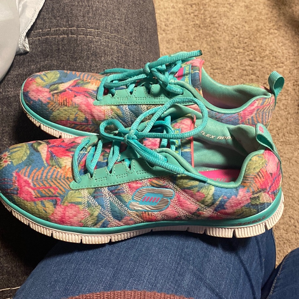 Super Bright & Cute Sketchers Sneakers Size 8